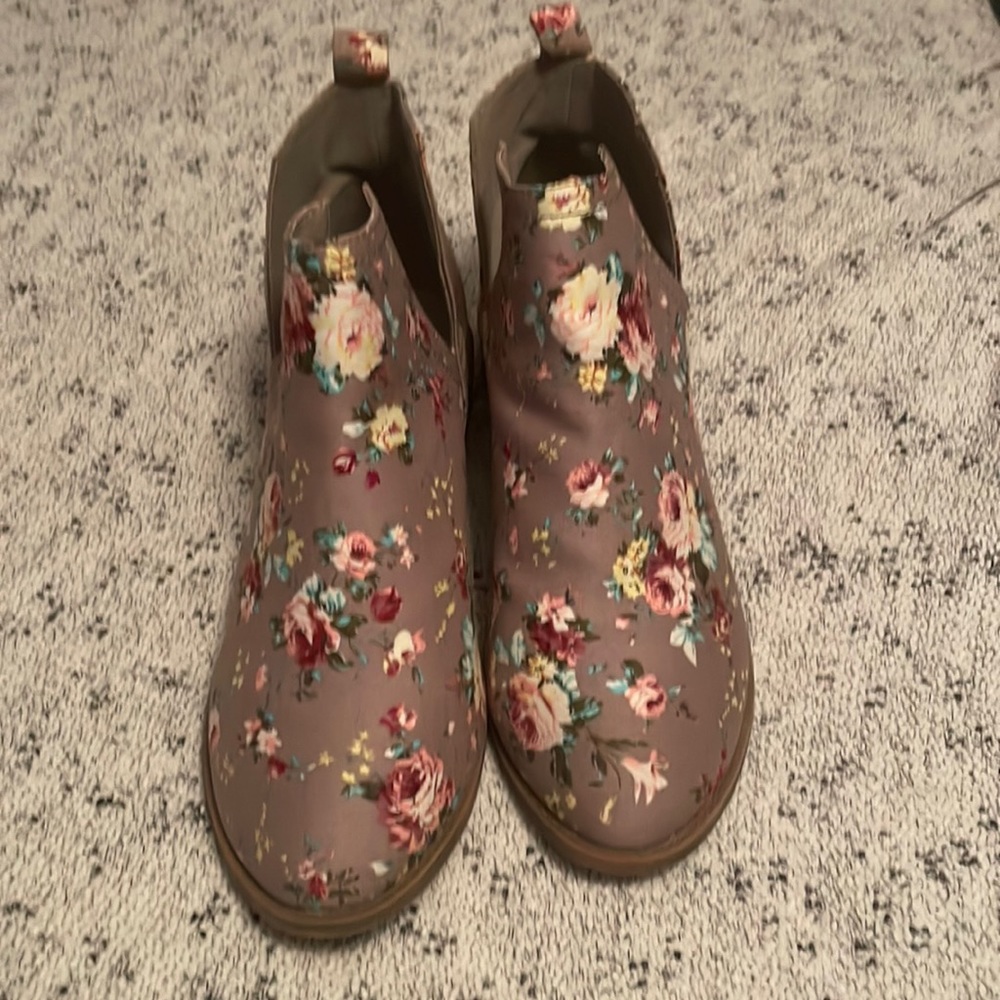 Women’s floral booties